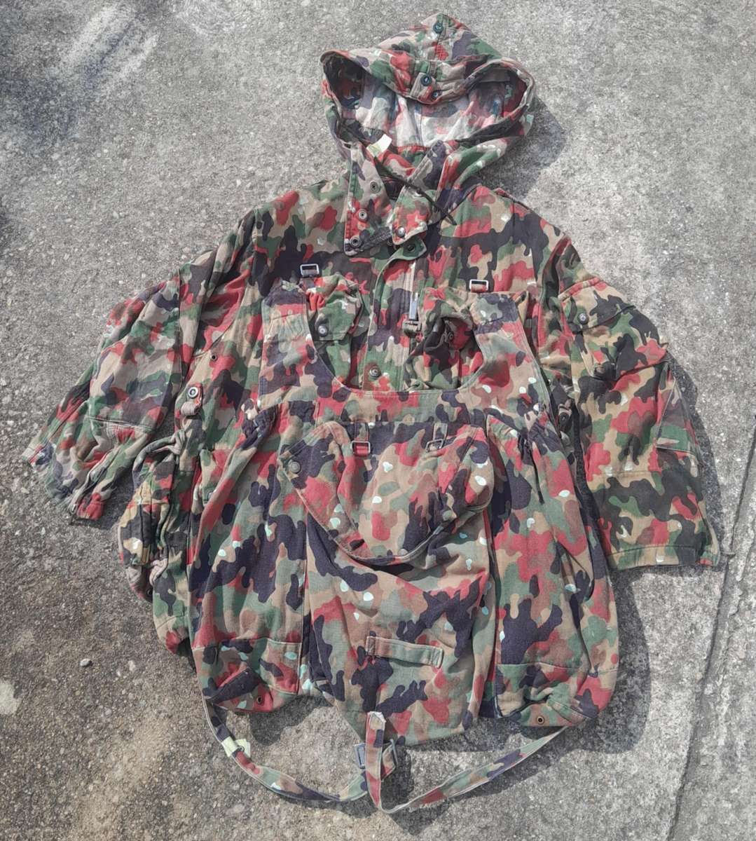 SWISS ARMY CAMO JACKET **Large**