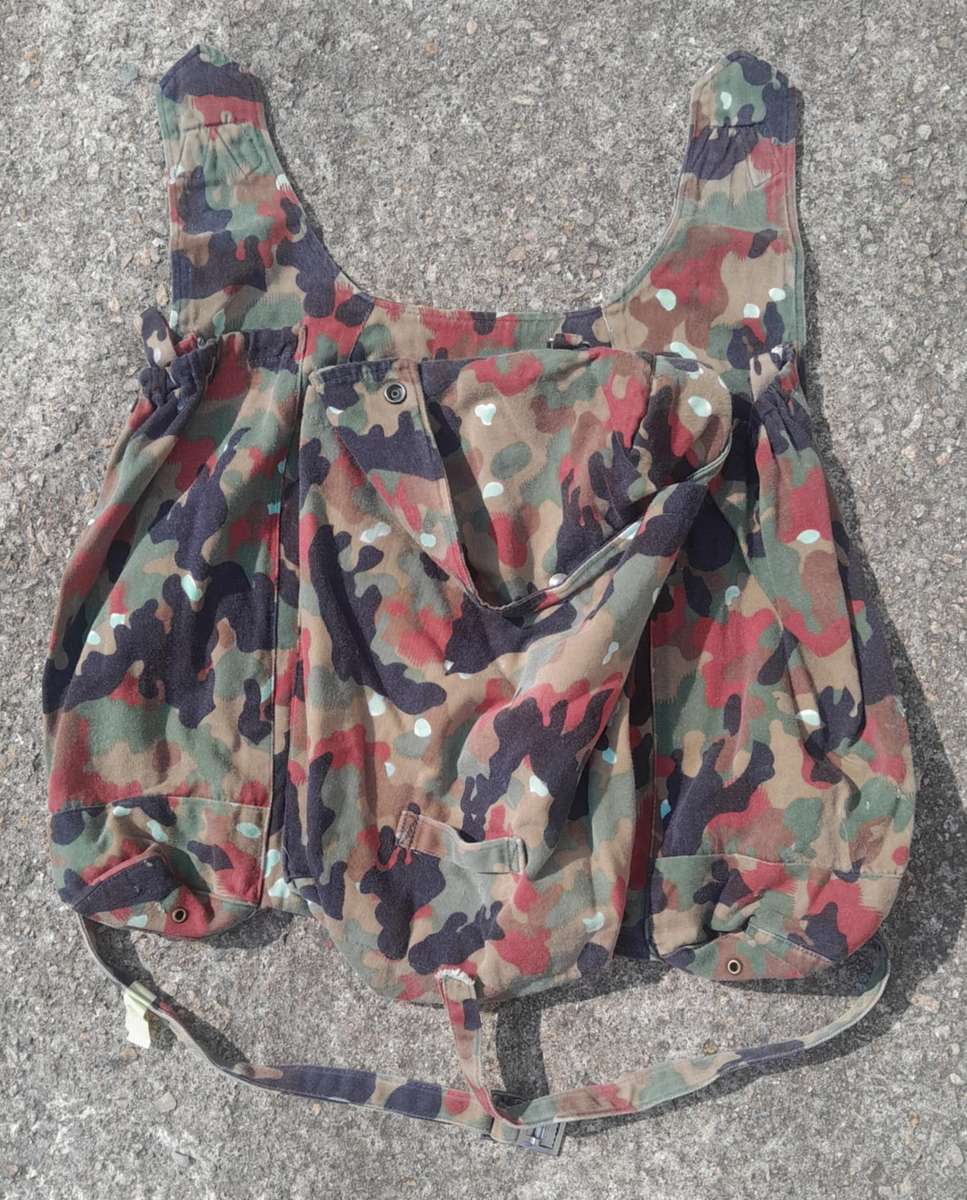 SWISS ARMY CAMO JACKET **Large**