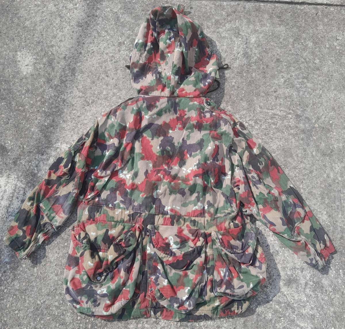 SWISS ARMY CAMO JACKET **Large**