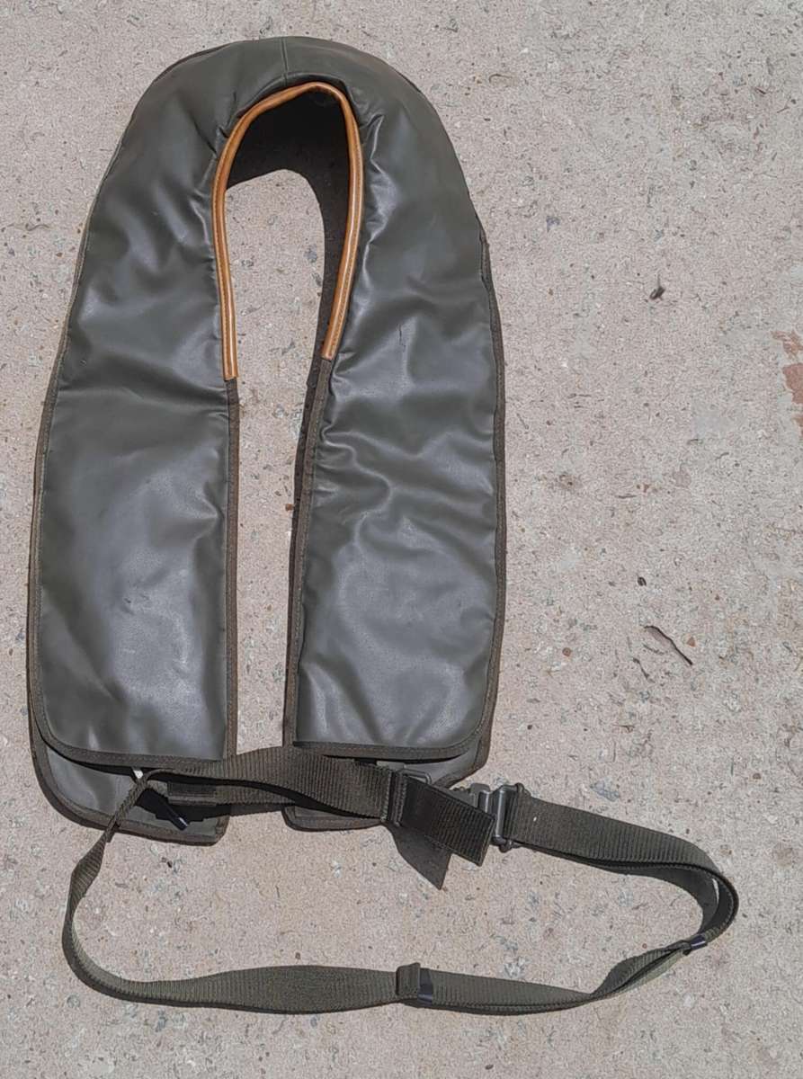 GERMAN MILITARY SELF-INFLATING LIFE VEST