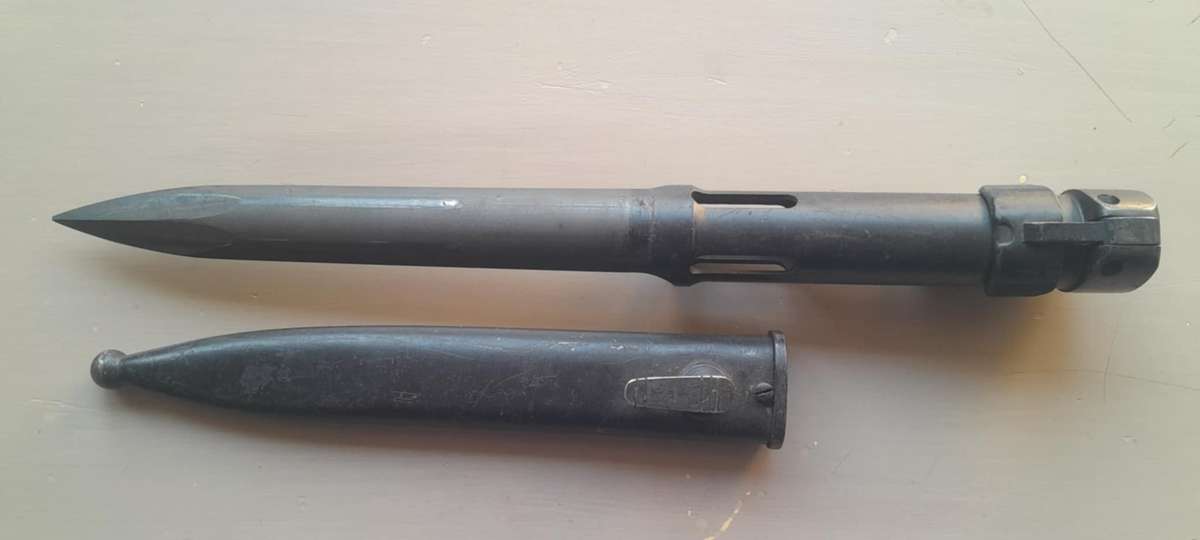 R1 BAYONET & STEEL SCABBARD **Union marked**