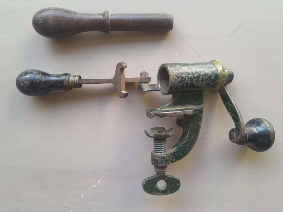 VINTAGE 12G ROLL CRIMP RELOADER