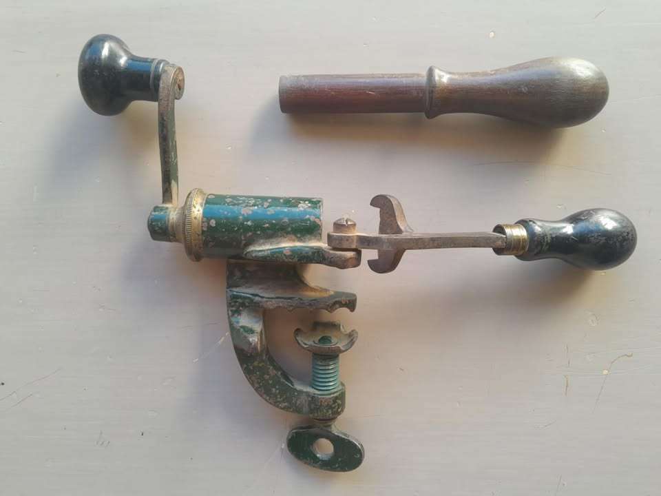 VINTAGE 12G ROLL CRIMP RELOADER