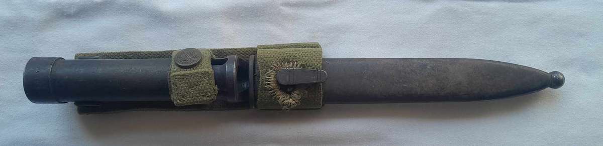 R1 BAYONET & STEEL SCABBARD WITH FROG