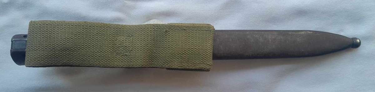 R1 BAYONET & STEEL SCABBARD WITH FROG