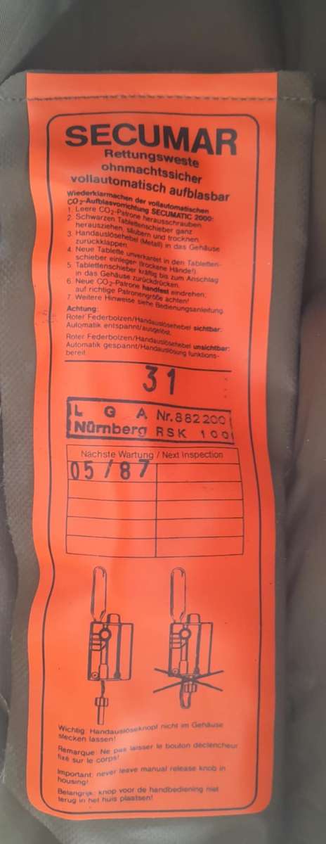 GERMAN MILITARY SELF-INFLATING LIFE VEST