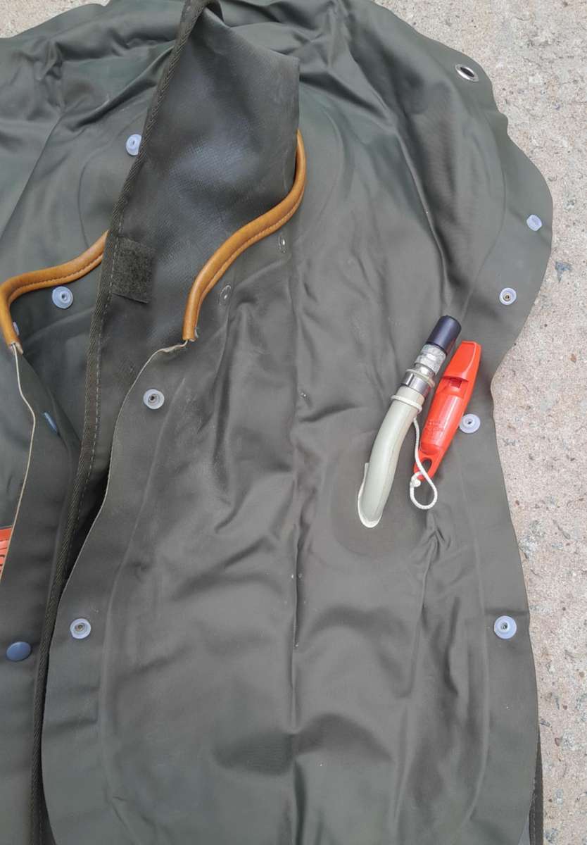 GERMAN MILITARY SELF-INFLATING LIFE VEST