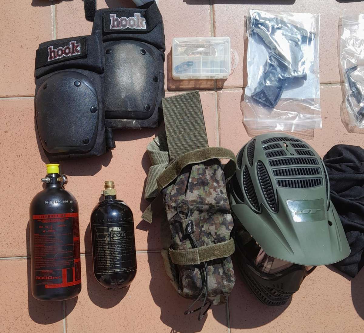 TIPPMANN PAINTBALL RIFLE + COMPLETE KIT with many extras