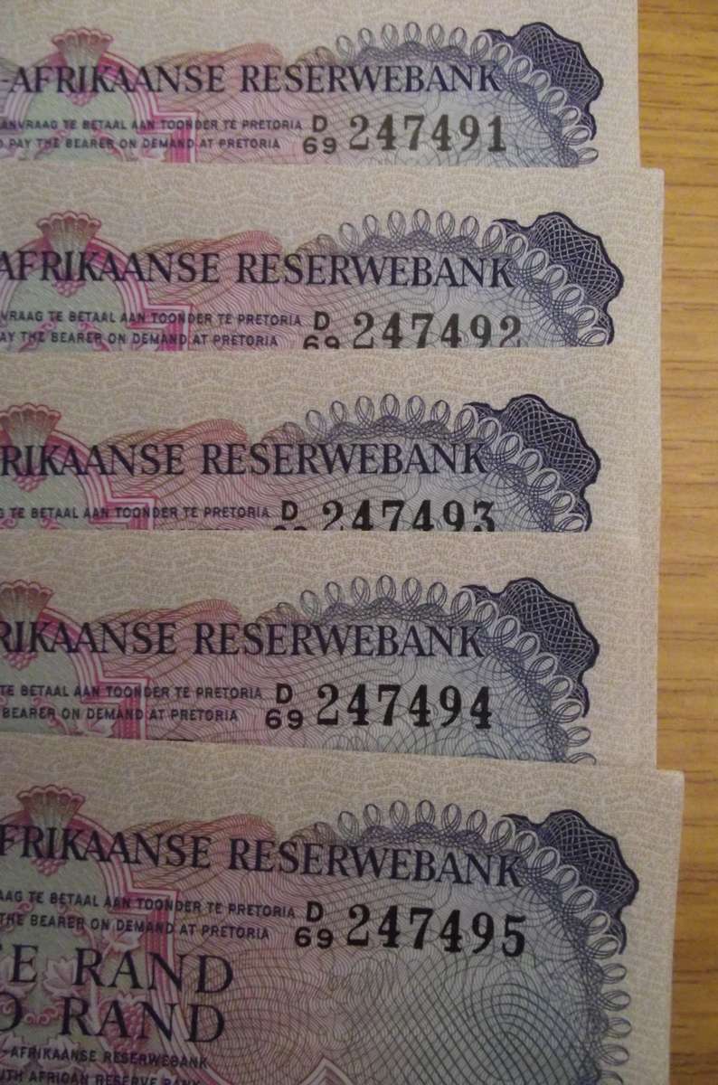 5 X 2 RAND : UNC Consecutive Serial : 2 nd Issue :  T W DE JONGH : 1974 : SPRINGBOK WATERMARK