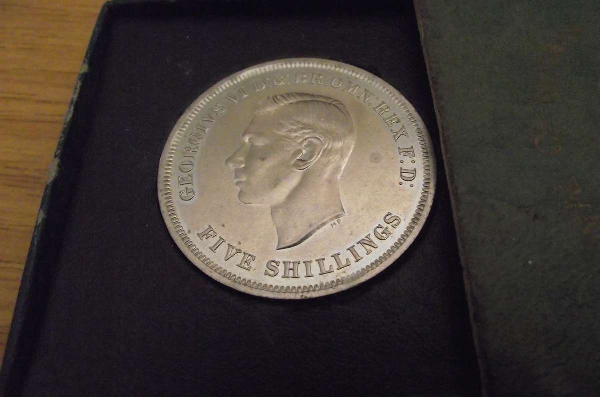 BRITISH : 1951 : 5 Shilling in Presentation Box : FESTIVAL OF BRITAIN