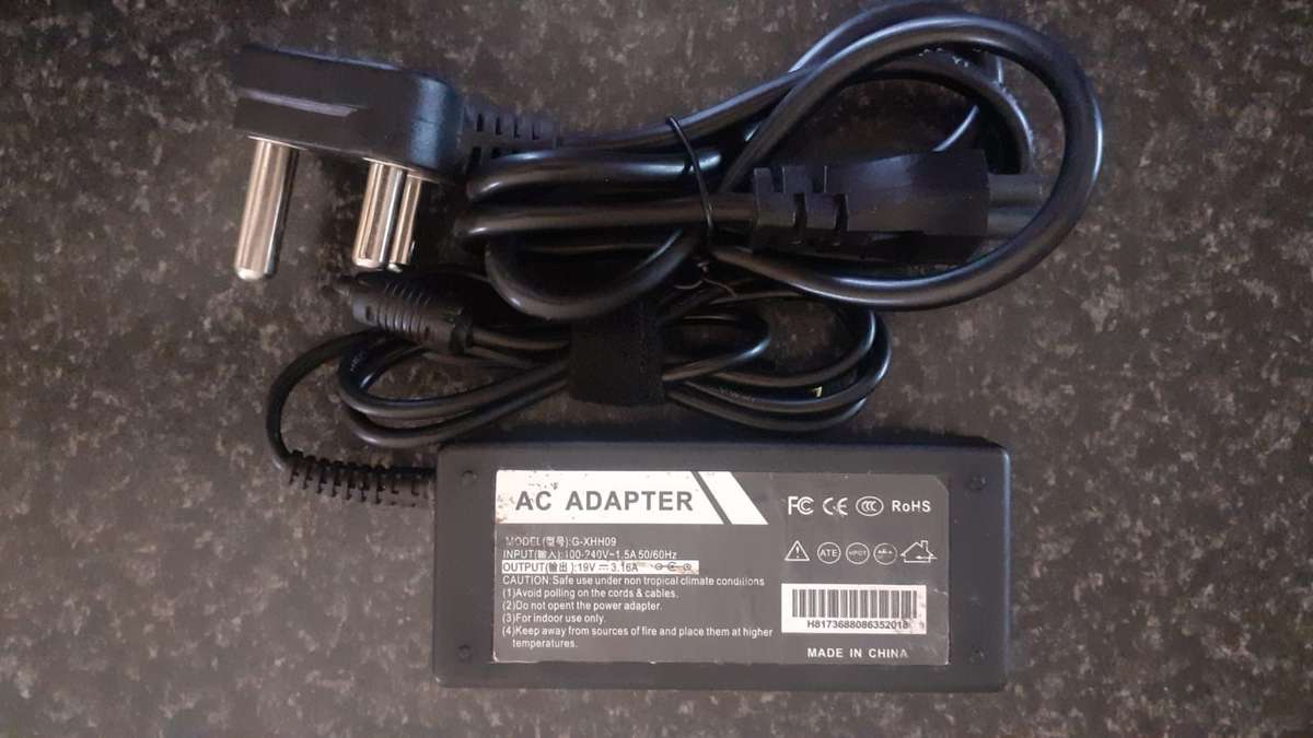 Samsung 300E 15.6" HD Screen Laptop Dual Core 8GB RAM DDR3 256GB SSD Intel Core i3 Windows 10 PRO