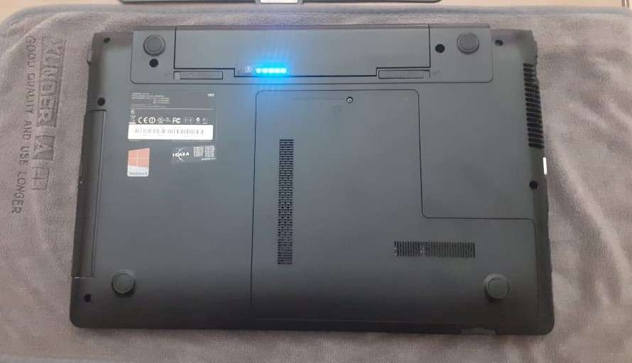 Samsung 300E 15.6" HD Screen Laptop Dual Core 8GB RAM DDR3 256GB SSD Intel Core i3 Windows 10 PRO