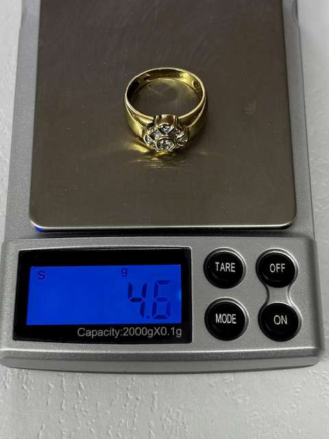 9ct Yellow Gold Diamond Ring :- Beautiful