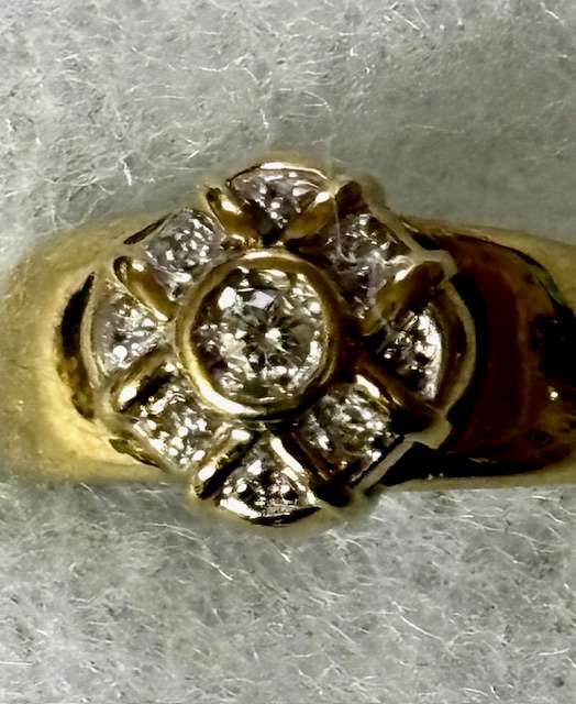 9ct Yellow Gold Diamond Ring :- Beautiful