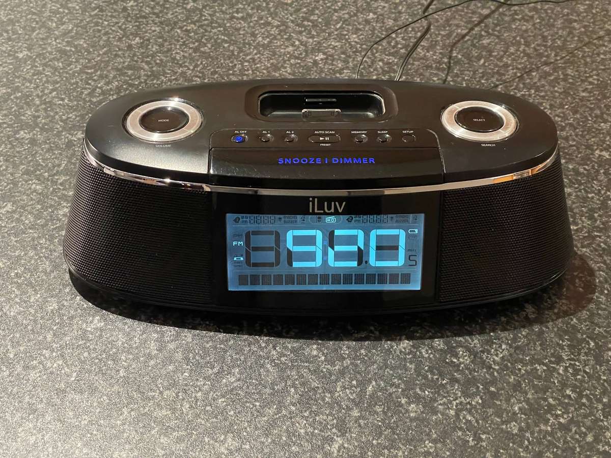 iLuv iMM178 , dual alarm clock radio and docking station