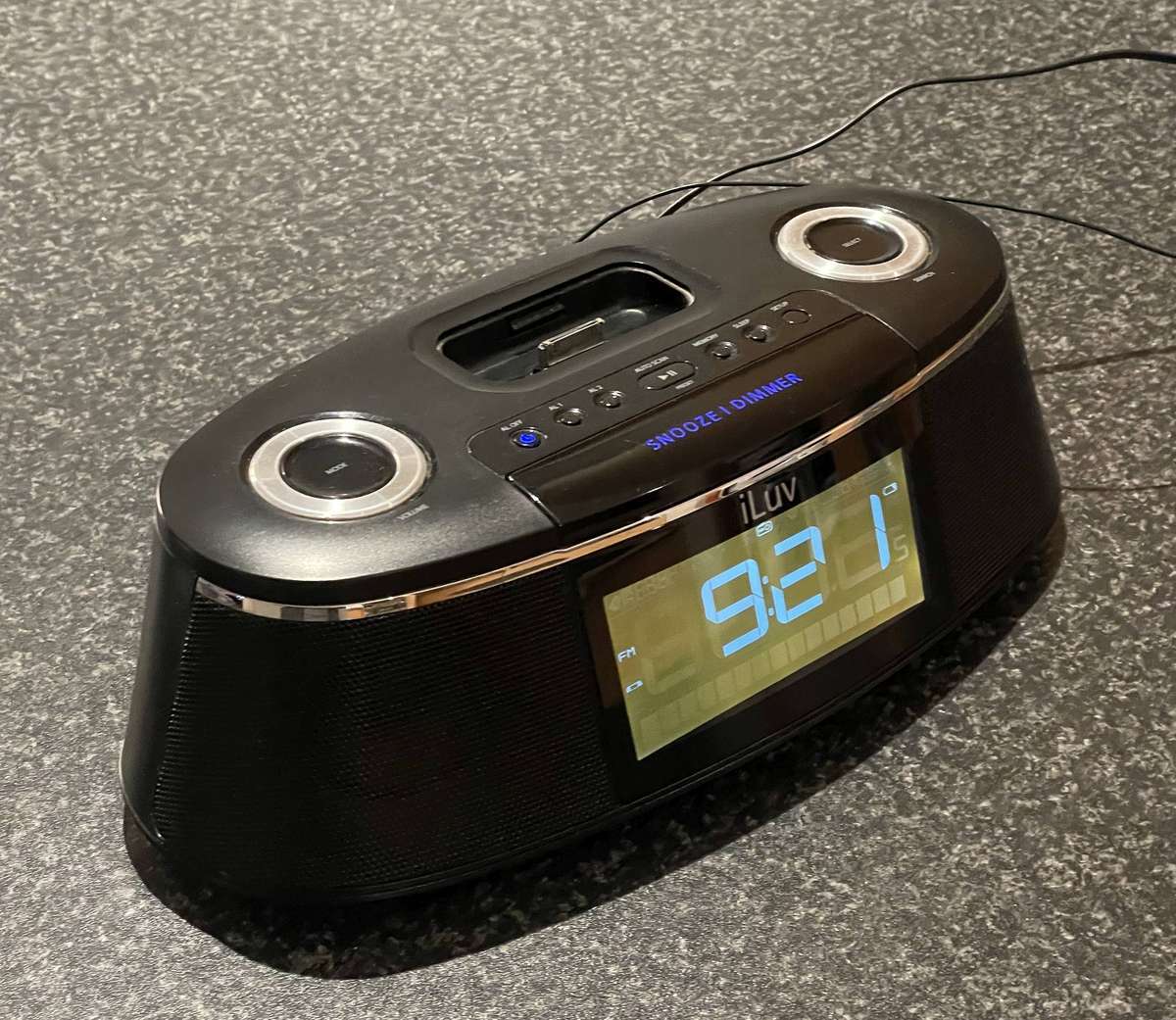 iLuv iMM178 , dual alarm clock radio and docking station