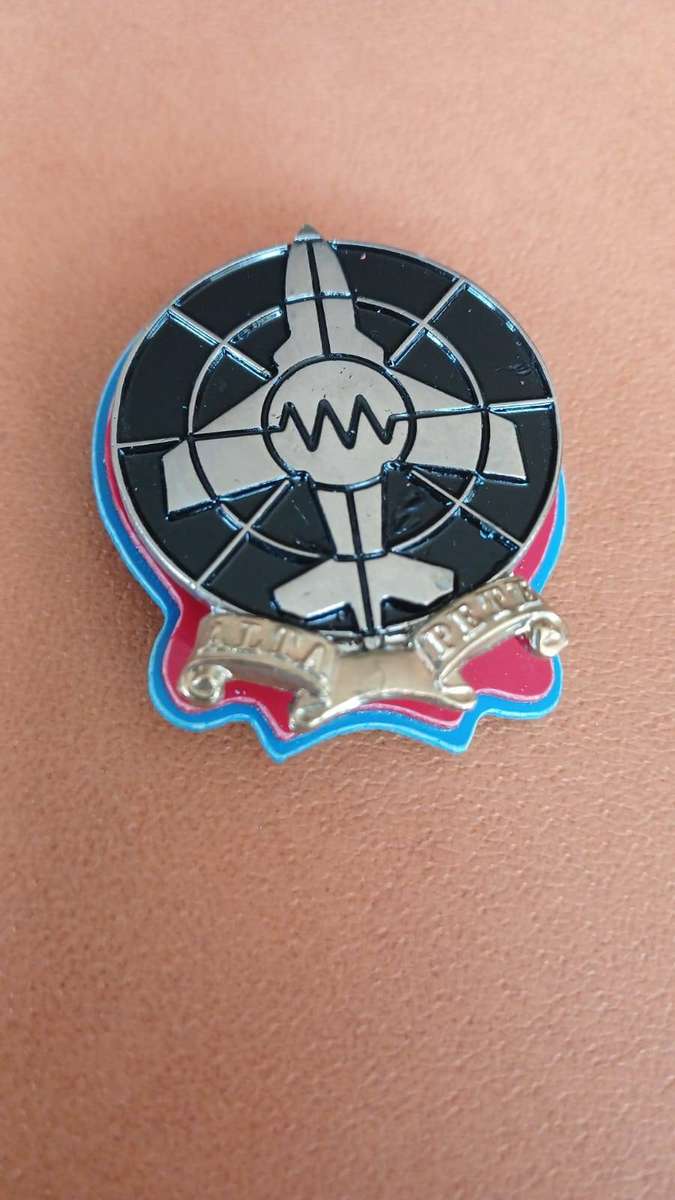 Anti-Aircraft School Cap Badge Gilt.