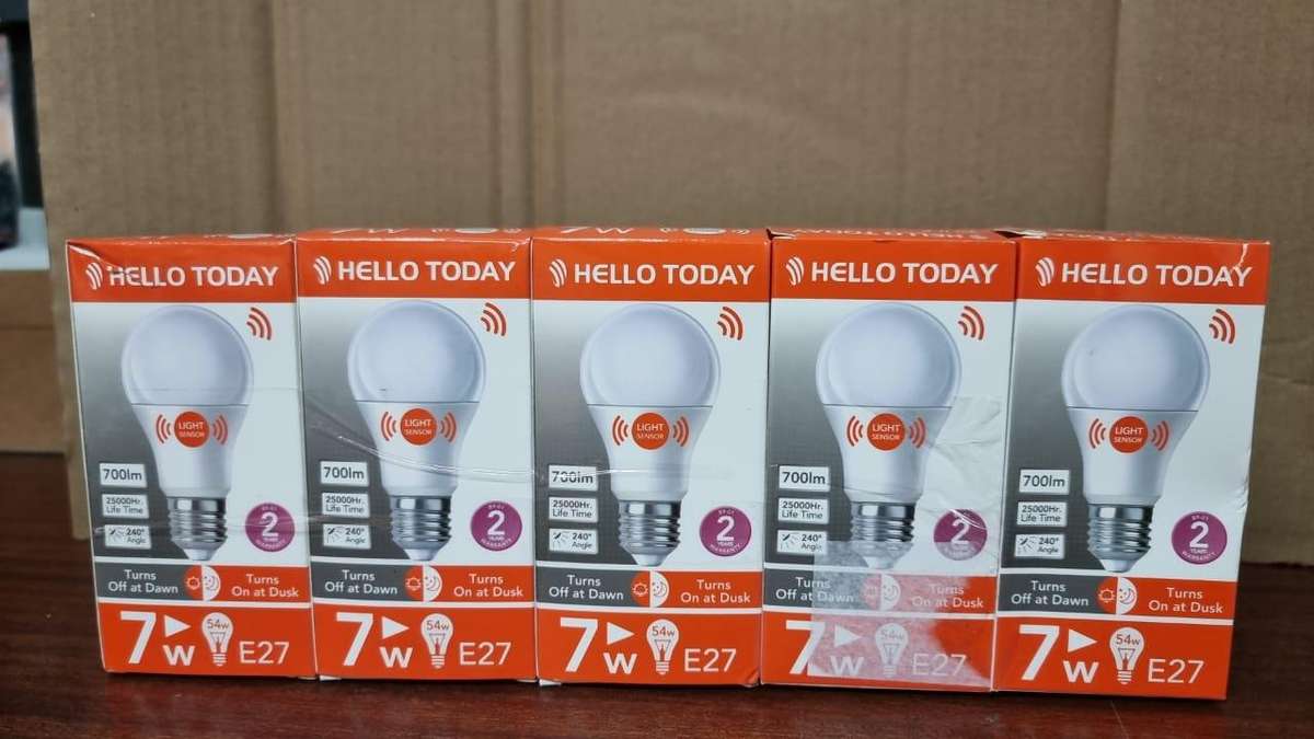 5 Pack - Day / Night Sensor 7w Light Bulbs E27