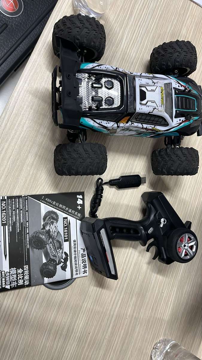 Sweep Pro RC Car - 4WD 1/16 Off Road Truck - Blue