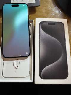 IPHONE 15 PRO 256GB AND FREE IPHONE SE 64GB IN EXCELLENT CONDITION. 2 IPHONES FOR THE PRICE OF 1