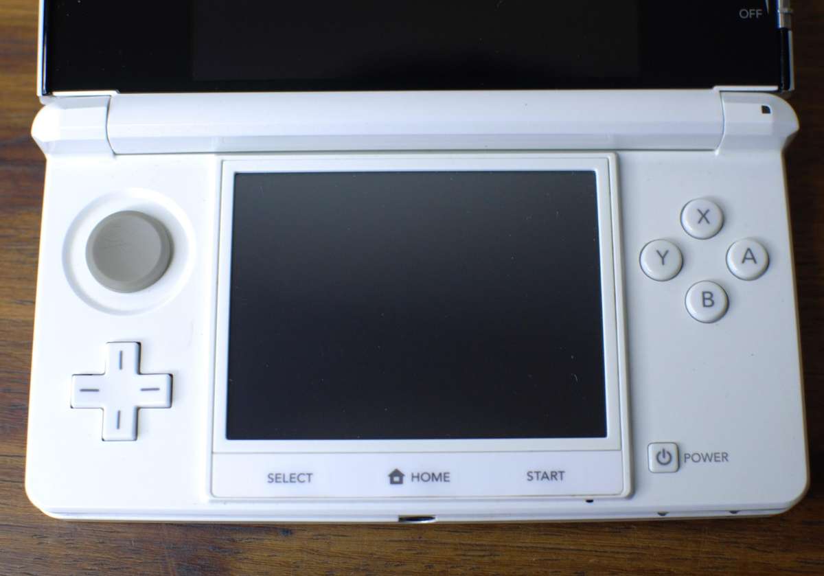 Nintendo 3DS Console + Game Bundle