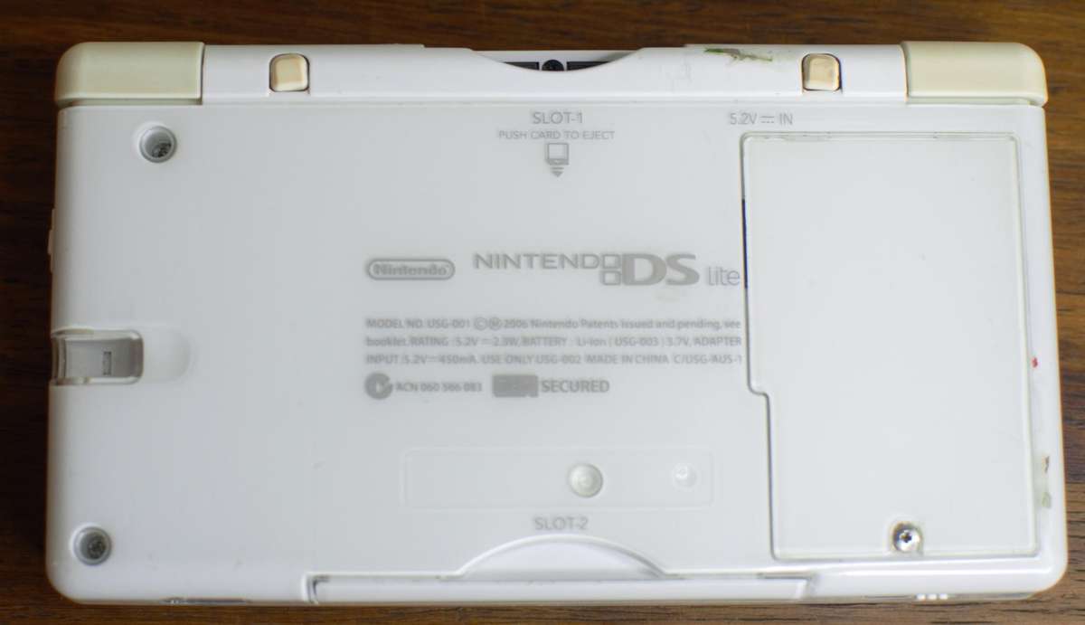 Nintendo DS Lite + Game Bundle