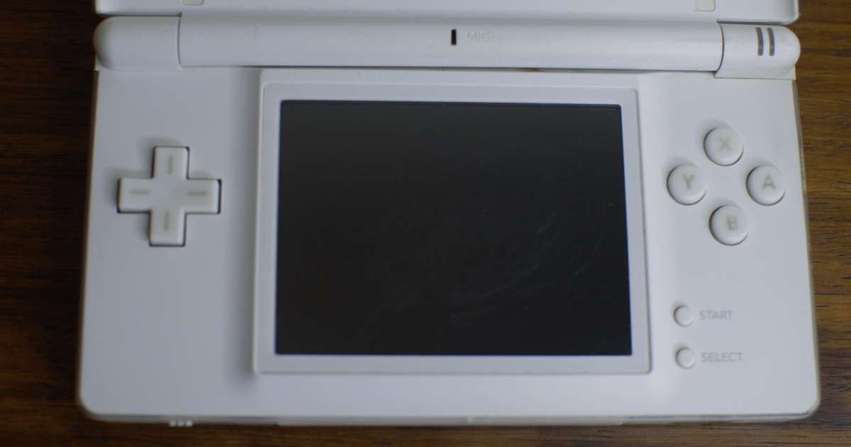 Nintendo DS Lite + Game Bundle