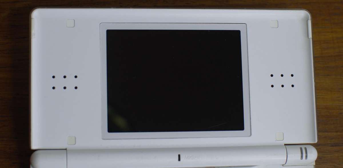 Nintendo DS Lite + Game Bundle