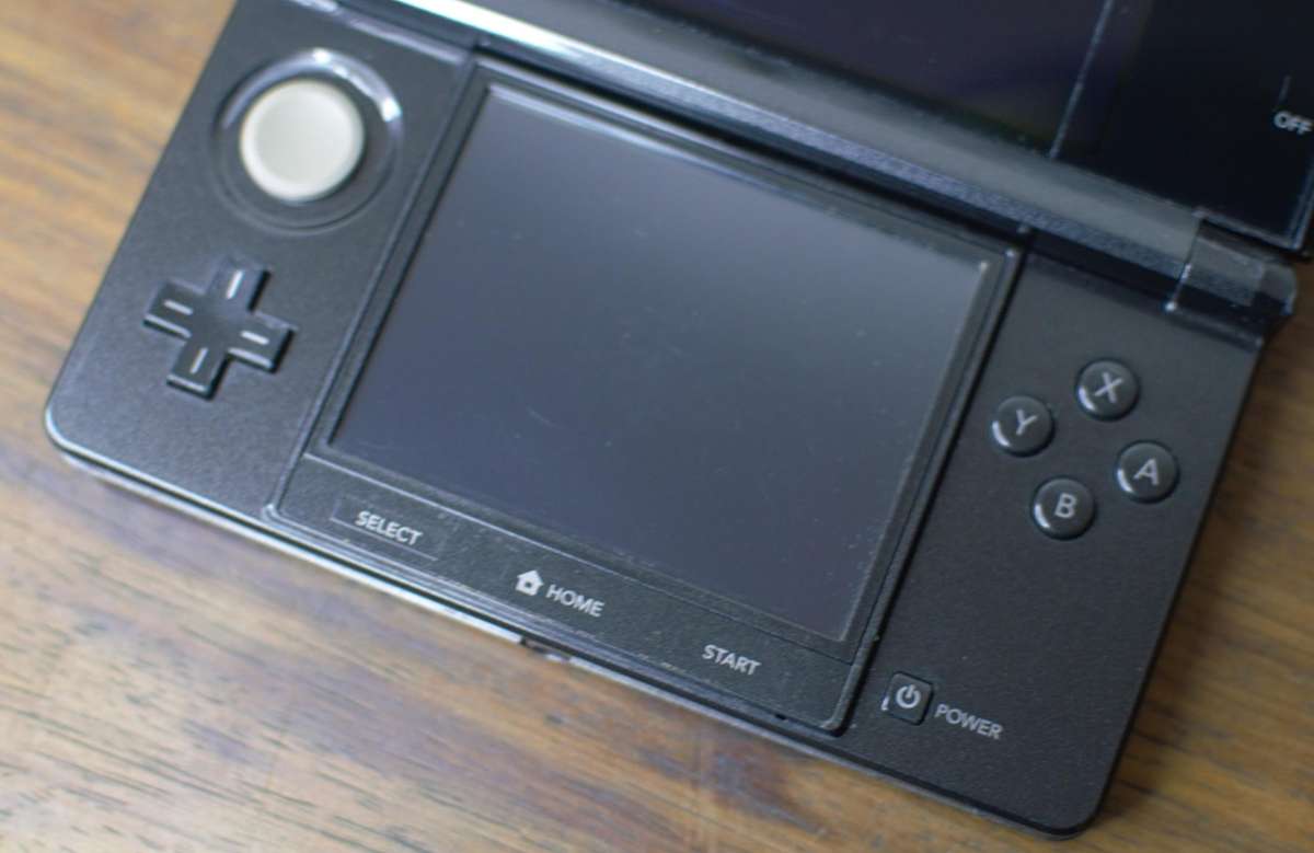 Nintendo 3DS Console + Game Bundle+