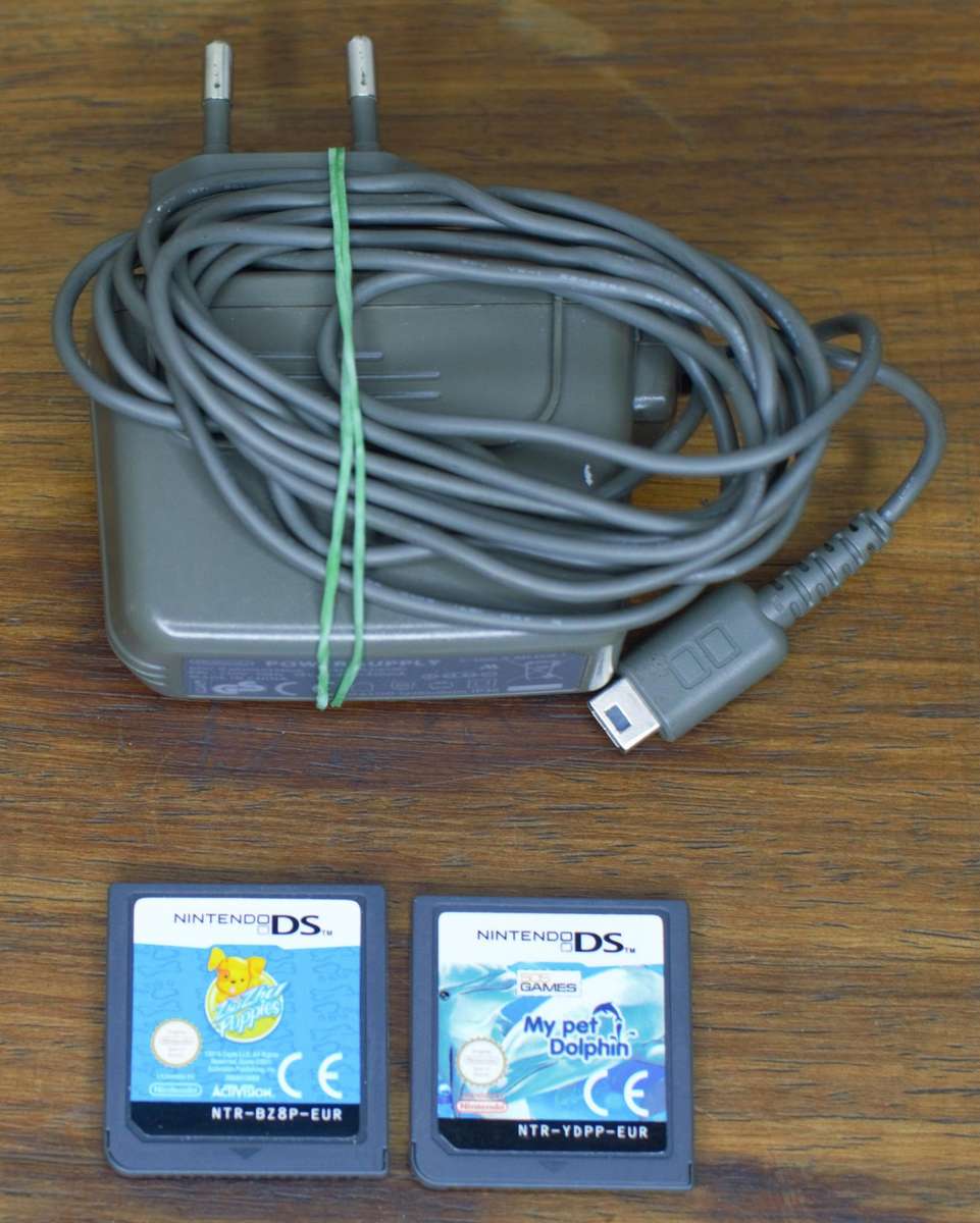 Nintendo DS Lite + Nintendogs Bundle