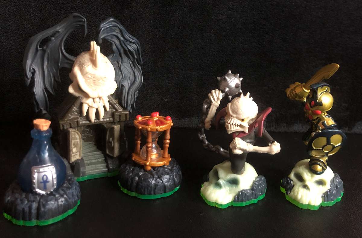 Skylanders: Spyro's Adventure Figure + Game Bundle - Nintendo Wii