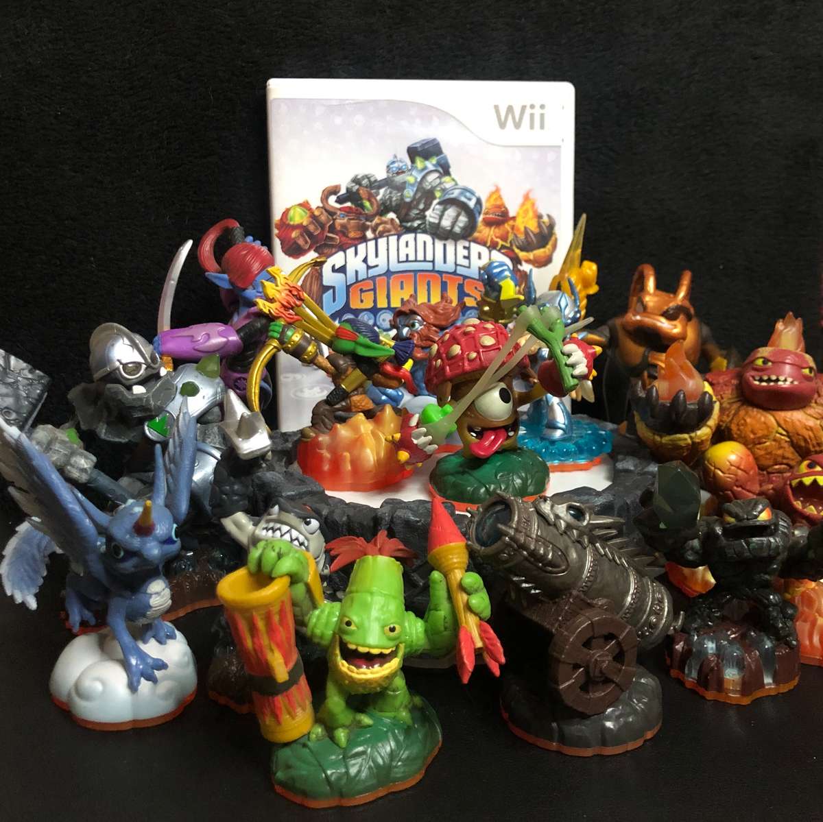 Skylanders: Giants Figure + Wii Mini Console Bundle