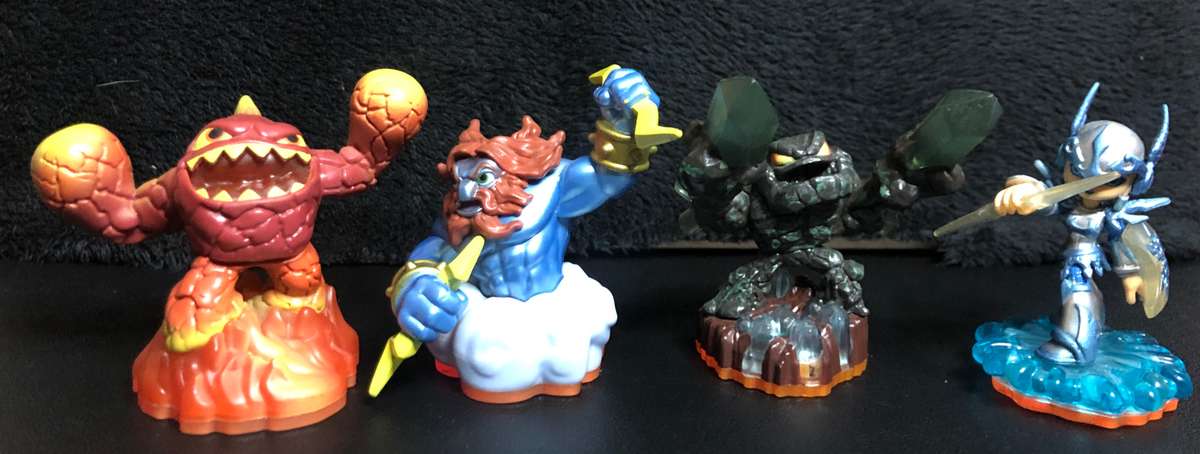 Skylanders: Giants Figure + Wii Mini Console Bundle