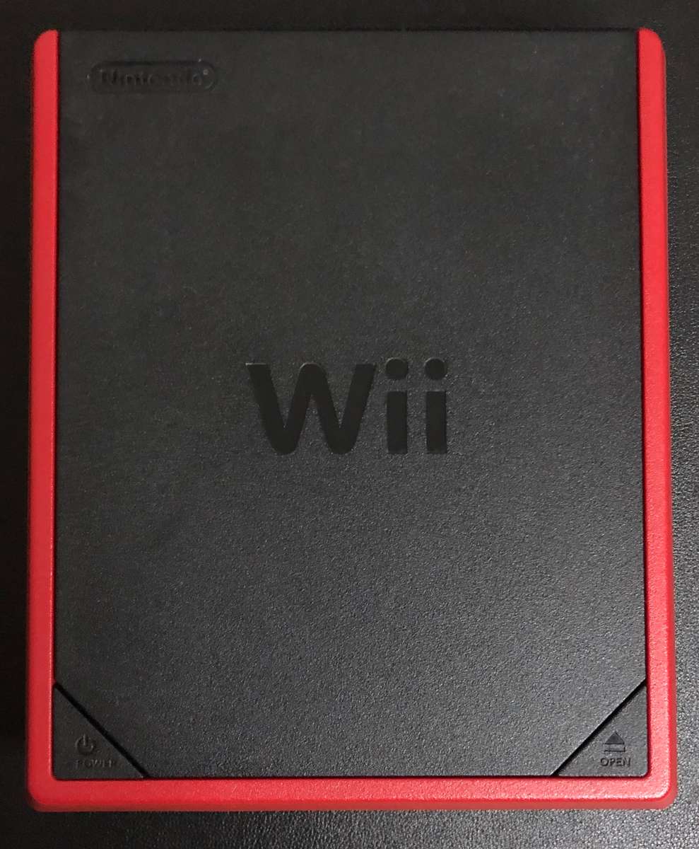 Skylanders: Giants Figure + Wii Mini Console Bundle