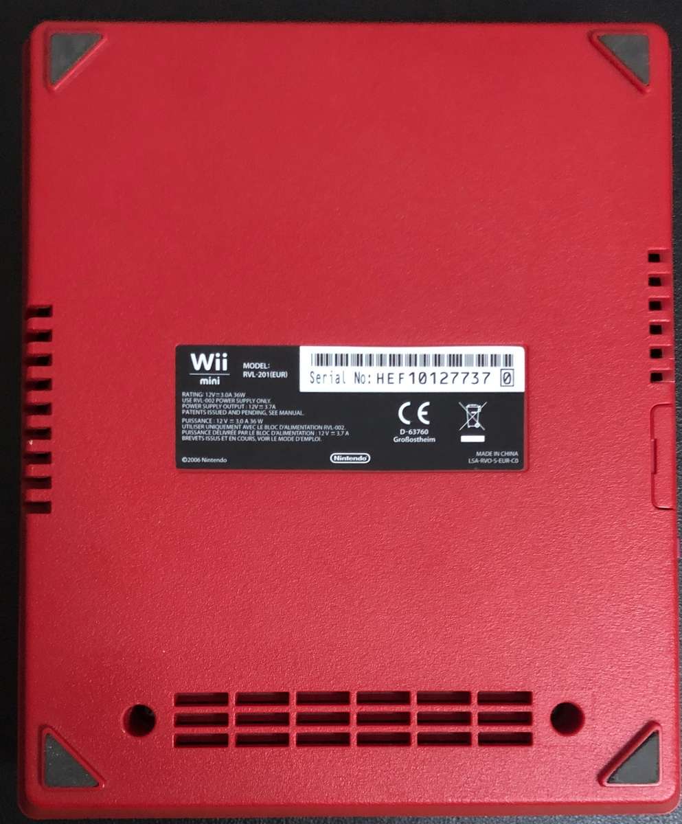 Skylanders: Giants Figure + Wii Mini Console Bundle