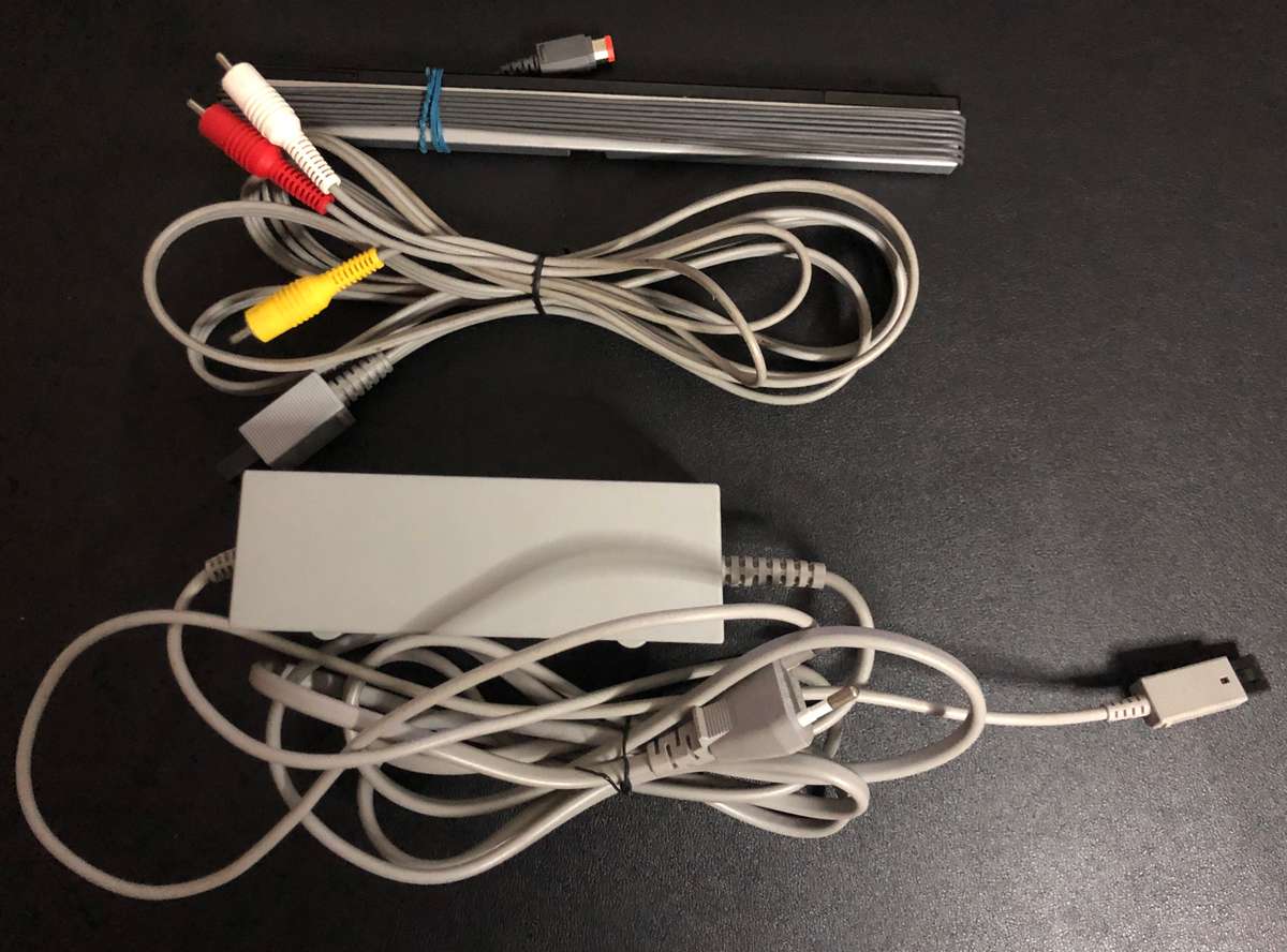 Skylanders: Giants Figure + Wii Mini Console Bundle