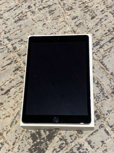***Apple iPad 9th Gen 64 gig wifi***Excellent condition