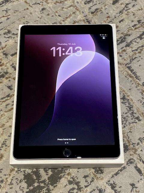 ***Apple iPad 9th Gen 64 gig wifi***Excellent condition