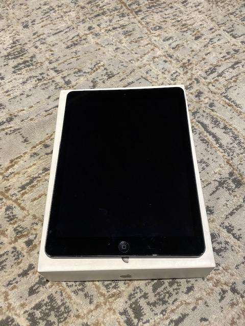 ***Apple iPad Air 16GB 4G + WiFi Space Grey*** Excellent condition