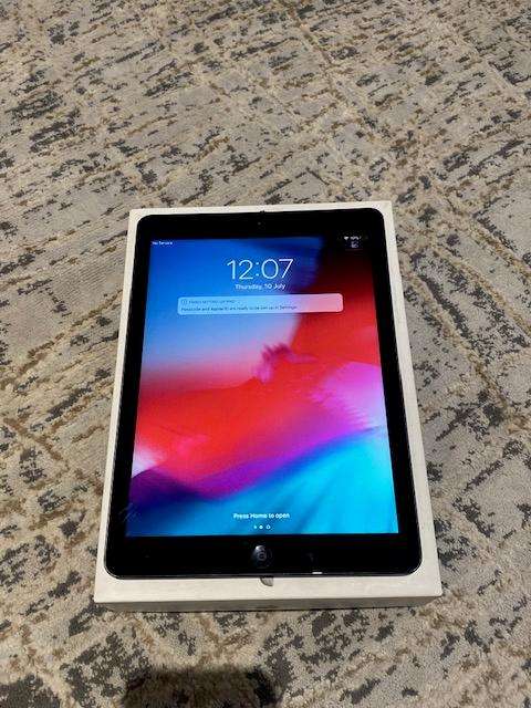 ***Apple iPad Air 16GB 4G + WiFi Space Grey*** Excellent condition