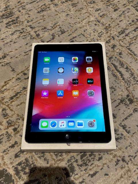 ***Apple iPad Air 16GB 4G + WiFi Space Grey*** Excellent condition