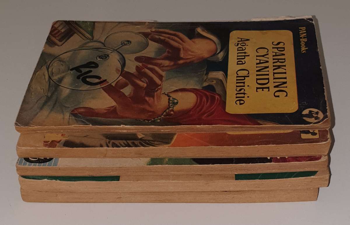 5 x Agatha Christie P/B books, all in one lot.