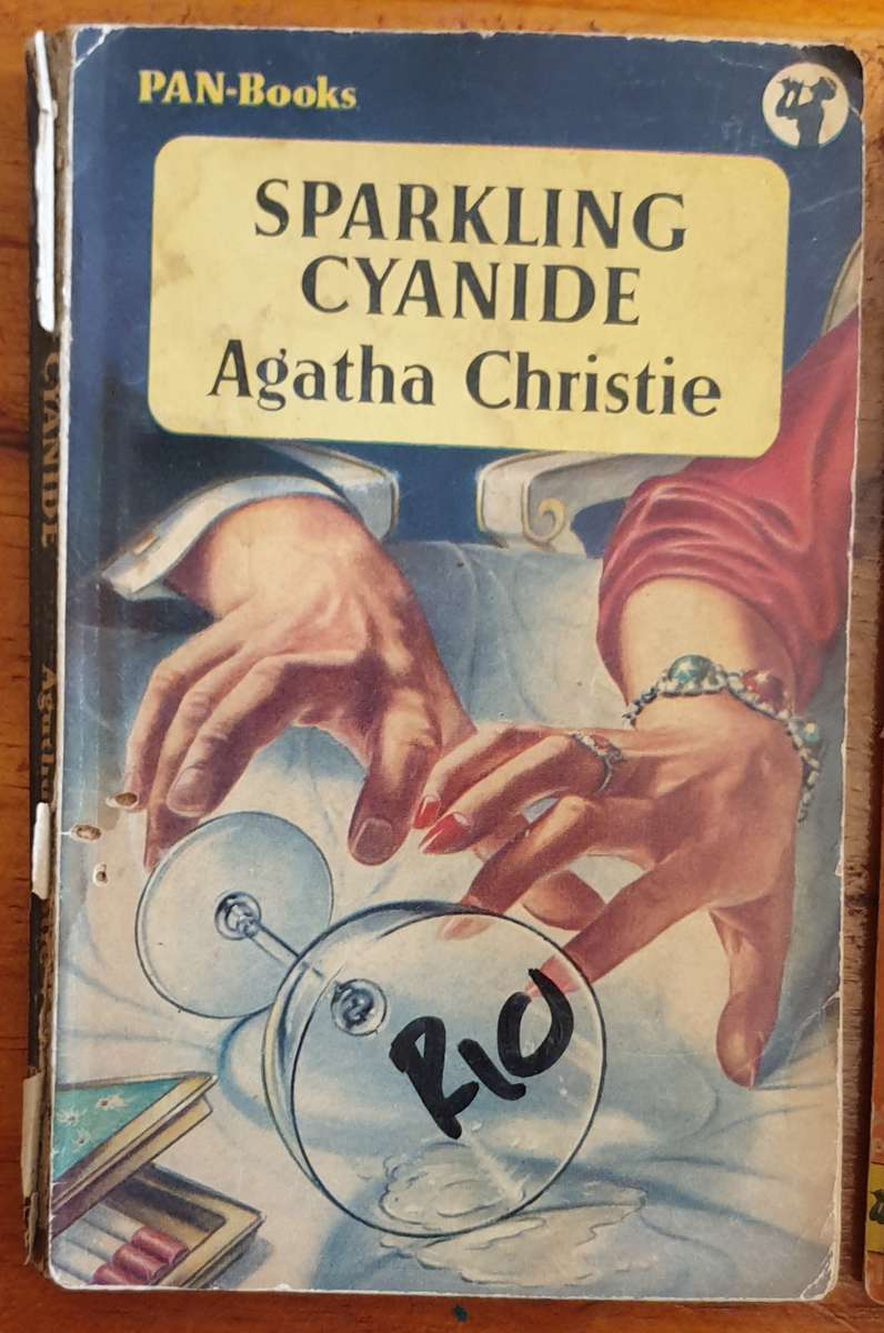 5 x Agatha Christie P/B books, all in one lot.