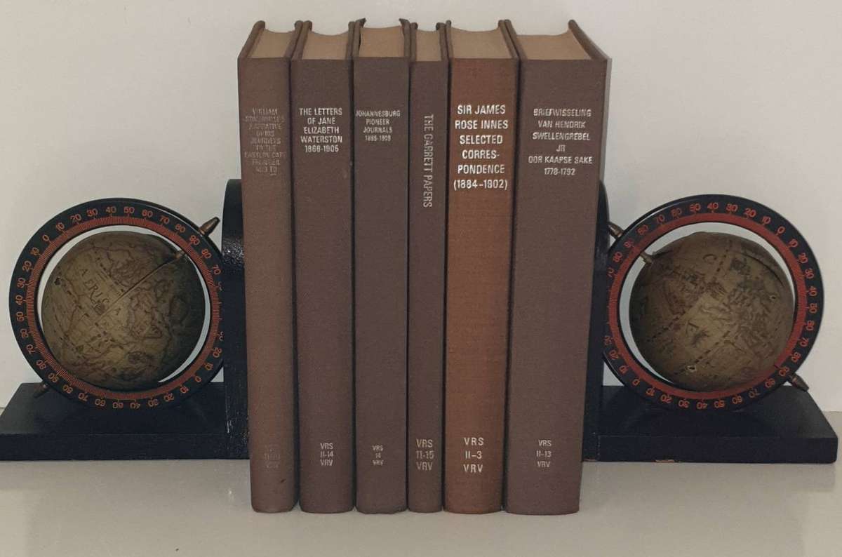 V.R.S. 6 x Volumes.