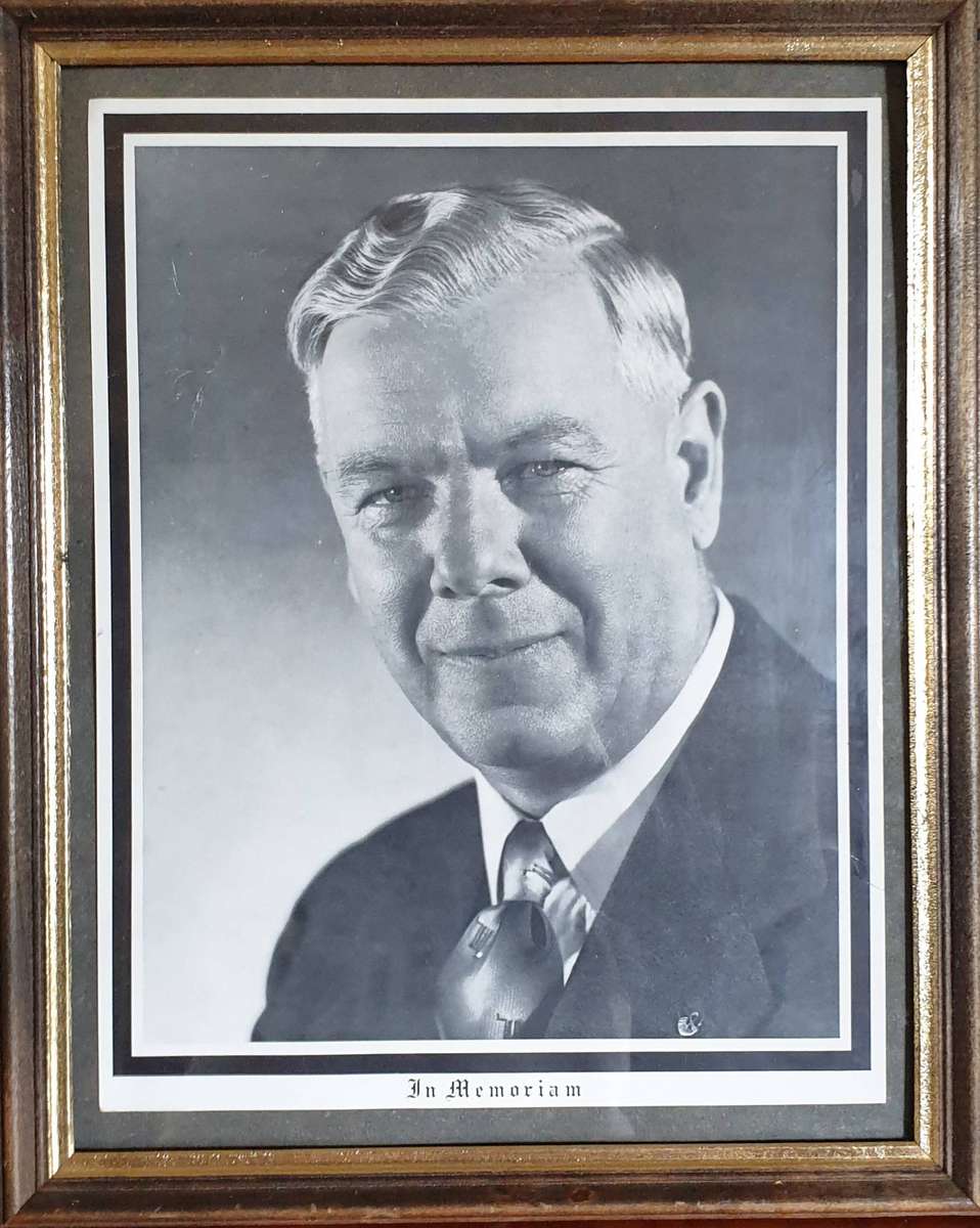 Geraamde foto Dr H.F. Verwoerd plus Vaderland Koerant 31 Maart 1966