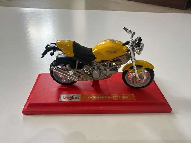 Maisto Ducati Monster 900