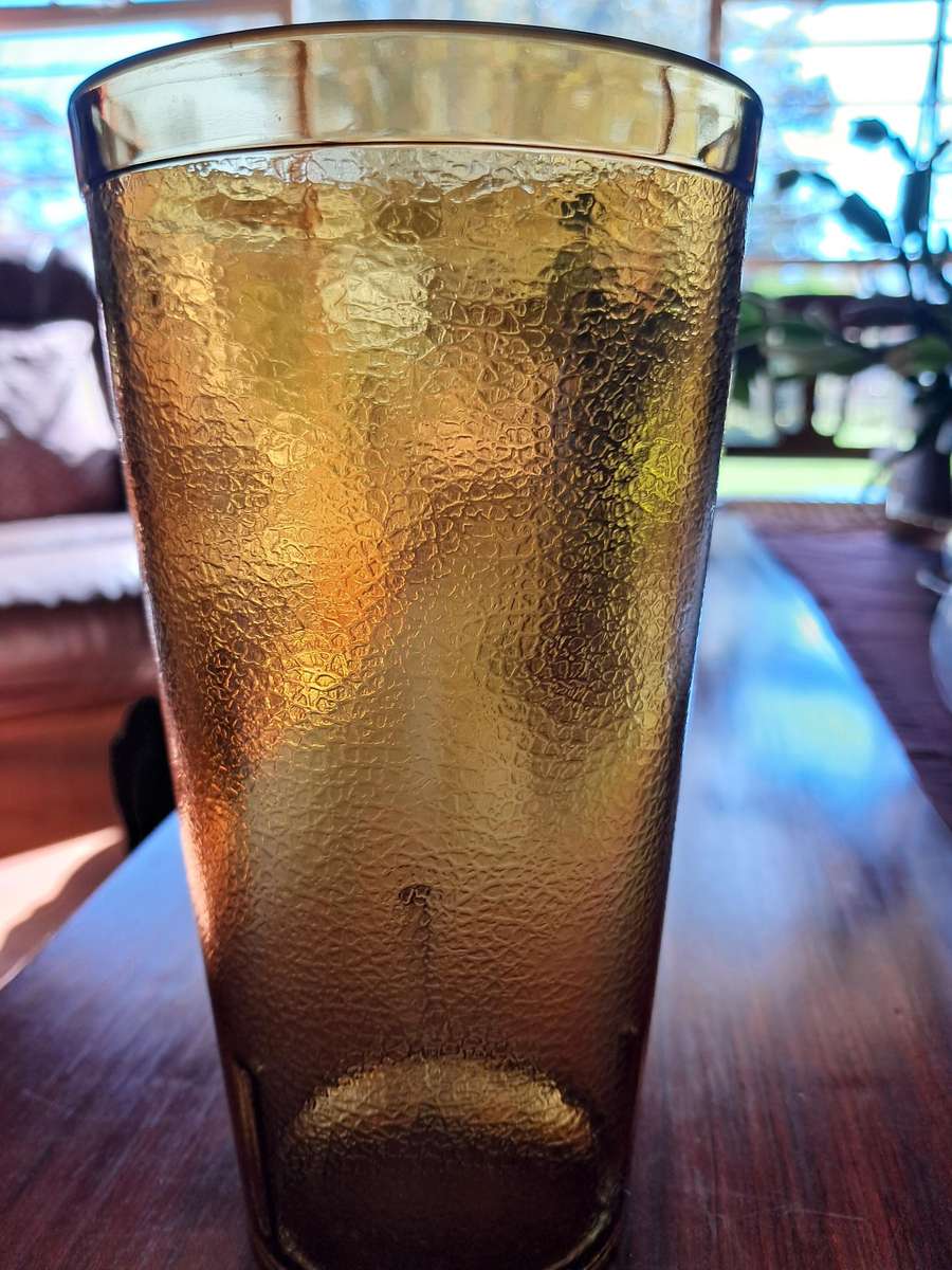 Packet of 12 TEXTURE PLASTIC GLASSES - PBA Free- 592 ml - USA made. Break resistant, dishwasher safe