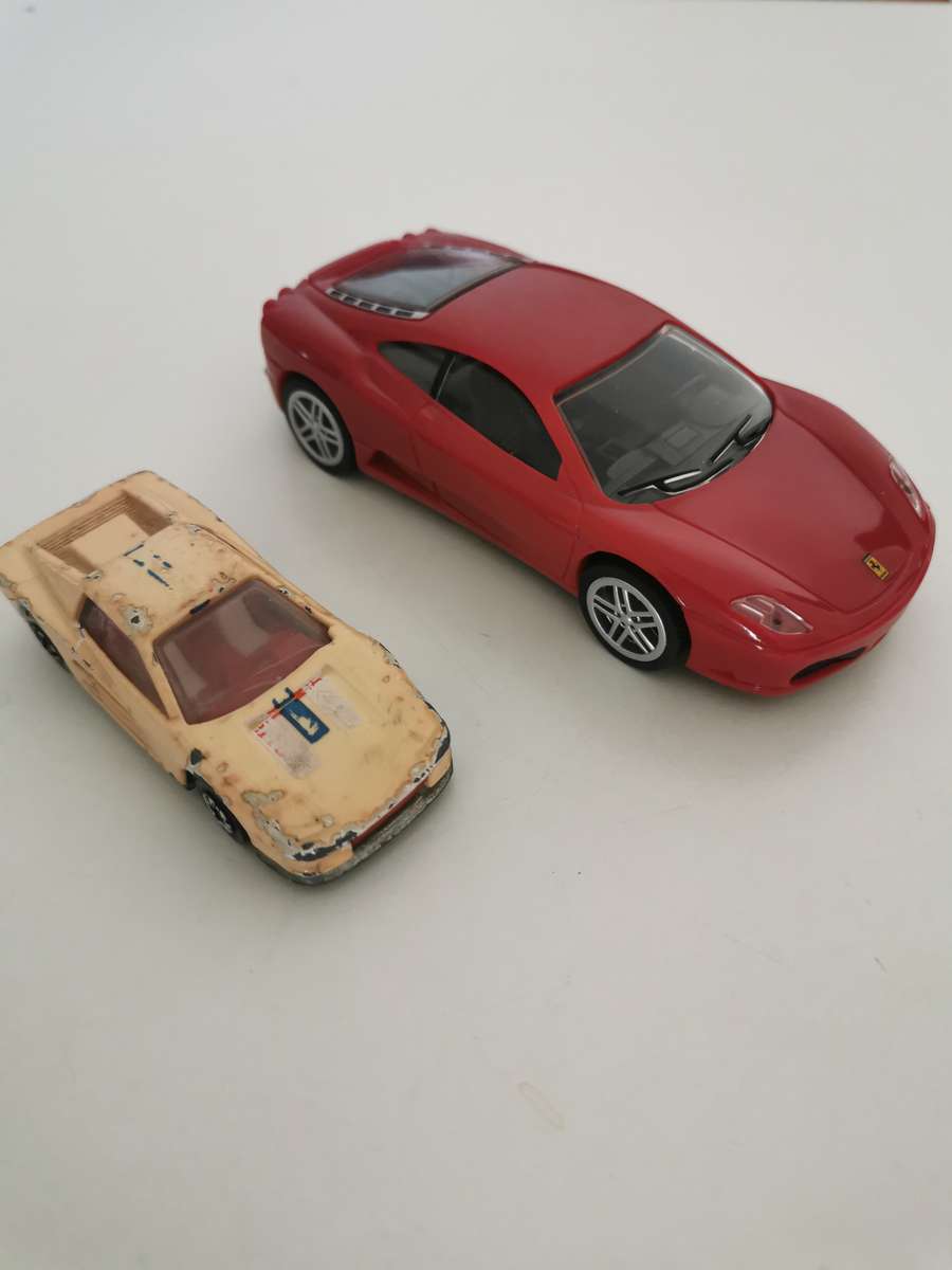 Set of 2 Ferrari model cars - Hot wheels and Shell V Power