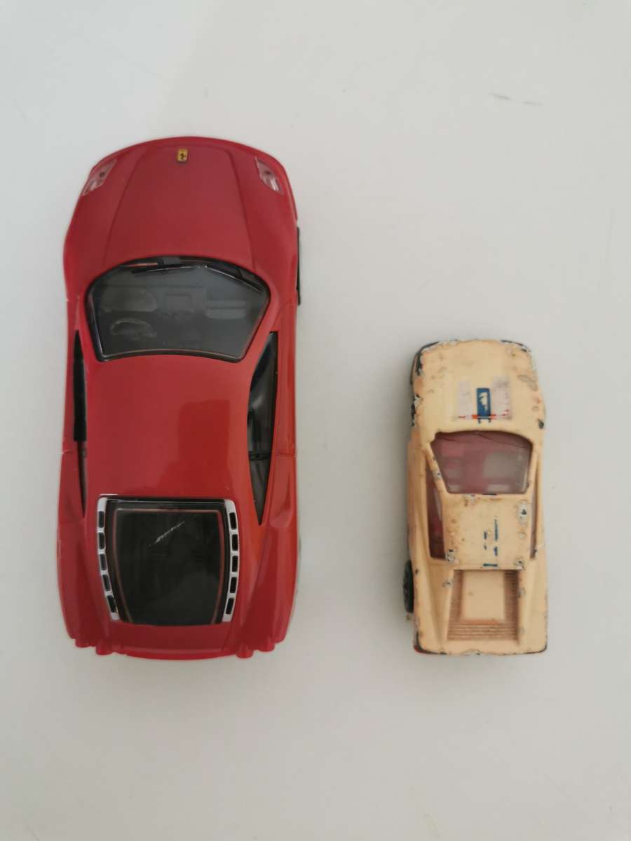 Set of 2 Ferrari model cars - Hot wheels and Shell V Power