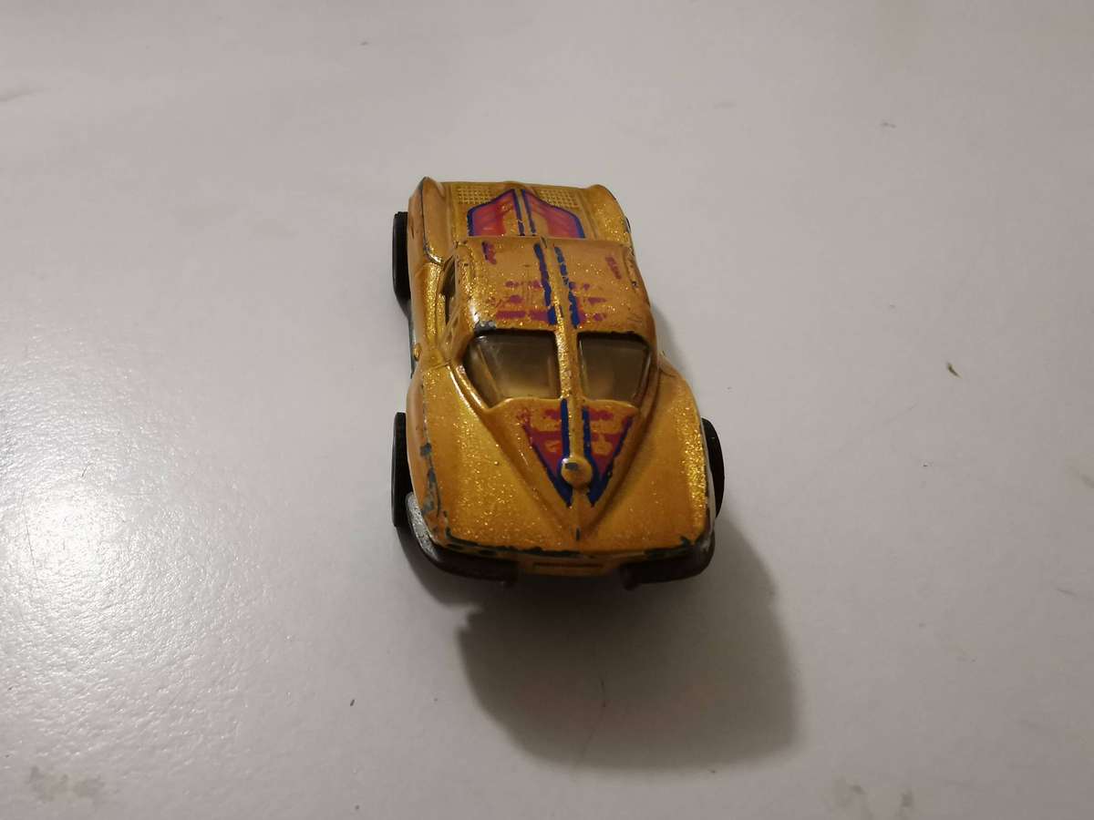 Hot wheels 63 Corvette Hi rakers with real riders.